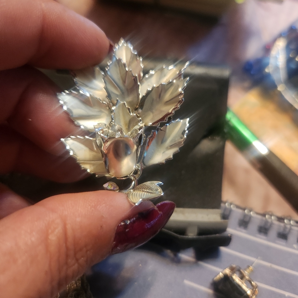 Elegant Silver Leaf Brooch